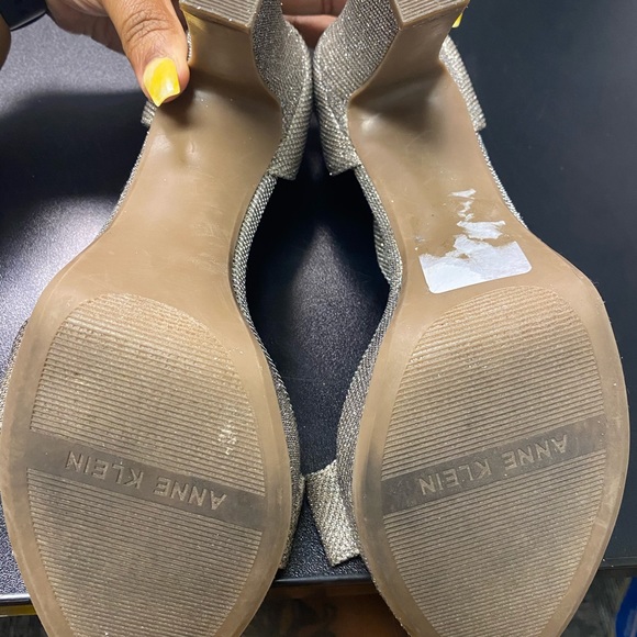 Anne Klein Silver sequins shoes size 11 - Picture 4 of 4